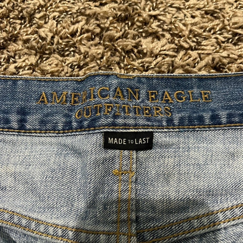 American Eagle Distress Jean Short - Picture 3 of 4